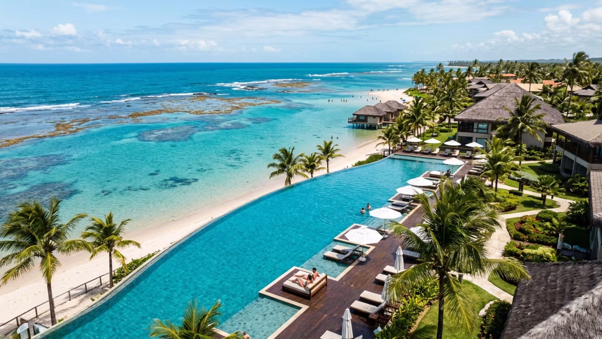 Resort de luxo com piscinas naturais e praia paradisíaca em Porto de Galinhas